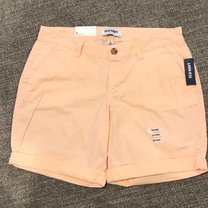 Peach shorts size 6 regular Old navy Tags attached